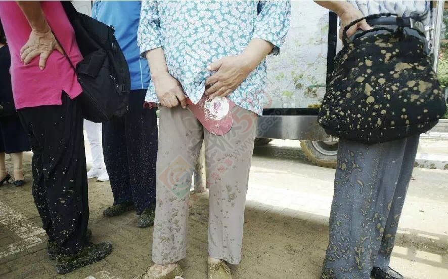 下雨天，发生在恭城街头惊人的一幕：有群开车的人.........890 / 作者:今日恭城 / 帖子ID:173733