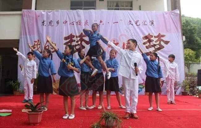 龙虎中心校举行“庆六一”文艺演出746 / 作者:今日恭城 / 帖子ID:173856