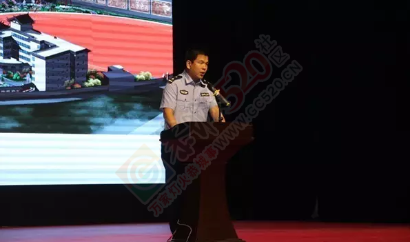 恭城镇派出所到民族初中讲授法制教育课317 / 作者:千变万幻 / 帖子ID:174381