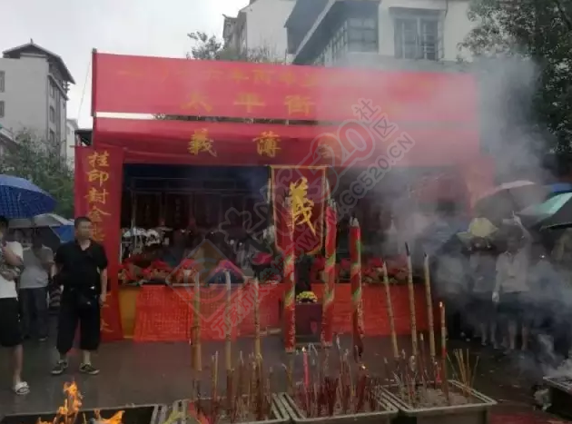 恭城街万人空巷风雨无阻只为看关帝一眼！599 / 作者:千变万幻 / 帖子ID:174468