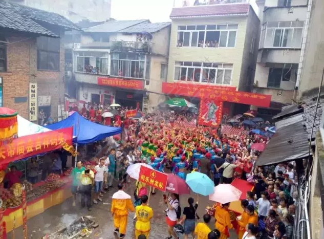 恭城街万人空巷风雨无阻只为看关帝一眼！258 / 作者:千变万幻 / 帖子ID:174468