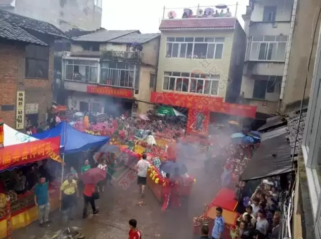 恭城街万人空巷风雨无阻只为看关帝一眼！351 / 作者:千变万幻 / 帖子ID:174468