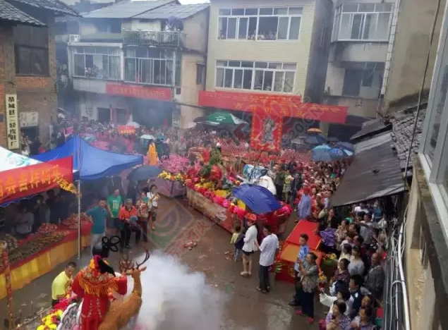 恭城街万人空巷风雨无阻只为看关帝一眼！489 / 作者:千变万幻 / 帖子ID:174468