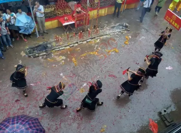 恭城街万人空巷风雨无阻只为看关帝一眼！474 / 作者:千变万幻 / 帖子ID:174468