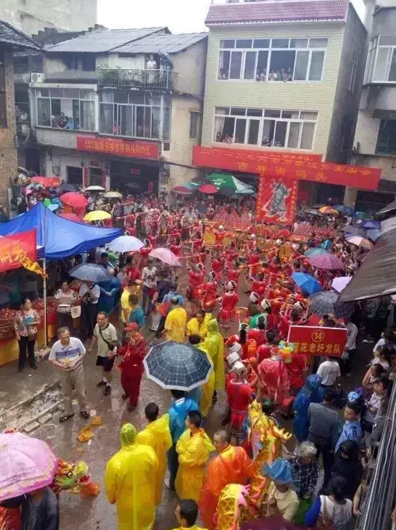 恭城街万人空巷风雨无阻只为看关帝一眼！318 / 作者:千变万幻 / 帖子ID:174468