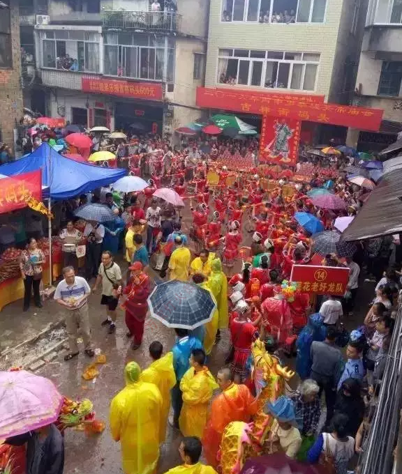 恭城街万人空巷风雨无阻只为看关帝一眼！598 / 作者:千变万幻 / 帖子ID:174468