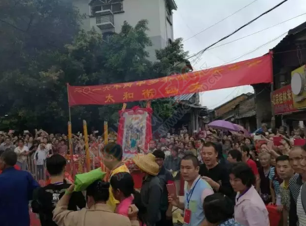 恭城街万人空巷风雨无阻只为看关帝一眼！456 / 作者:千变万幻 / 帖子ID:174468