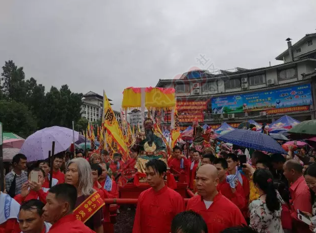 恭城街万人空巷风雨无阻只为看关帝一眼！527 / 作者:千变万幻 / 帖子ID:174468