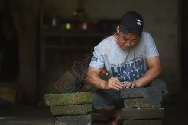 恭城&quot;搬砖哥&quot;:把废弃青砖雕刻成艺术品698 / 作者:千变万幻 / 帖子ID:174639
