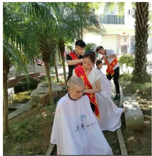 昨天在惠景花园小区免费剪了一个头发394 / 作者:莫在撩我啦 / 帖子ID:175843