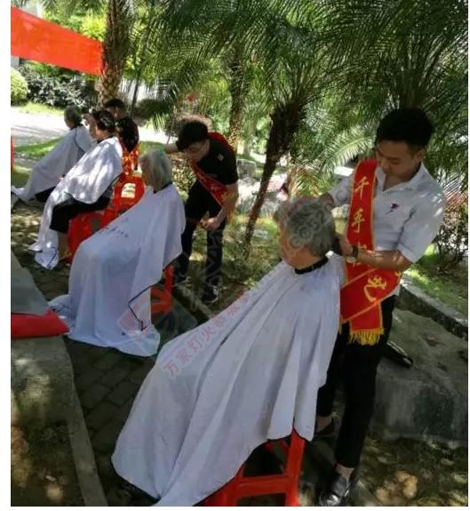 昨天在惠景花园小区免费剪了一个头发299 / 作者:莫在撩我啦 / 帖子ID:175843