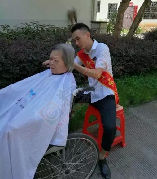 昨天在惠景花园小区免费剪了一个头发625 / 作者:莫在撩我啦 / 帖子ID:175843