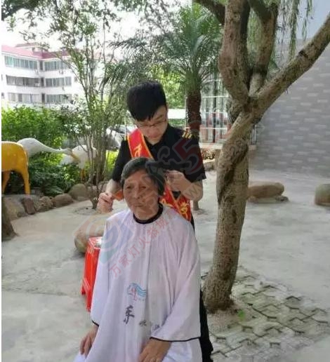 昨天在惠景花园小区免费剪了一个头发71 / 作者:莫在撩我啦 / 帖子ID:175843