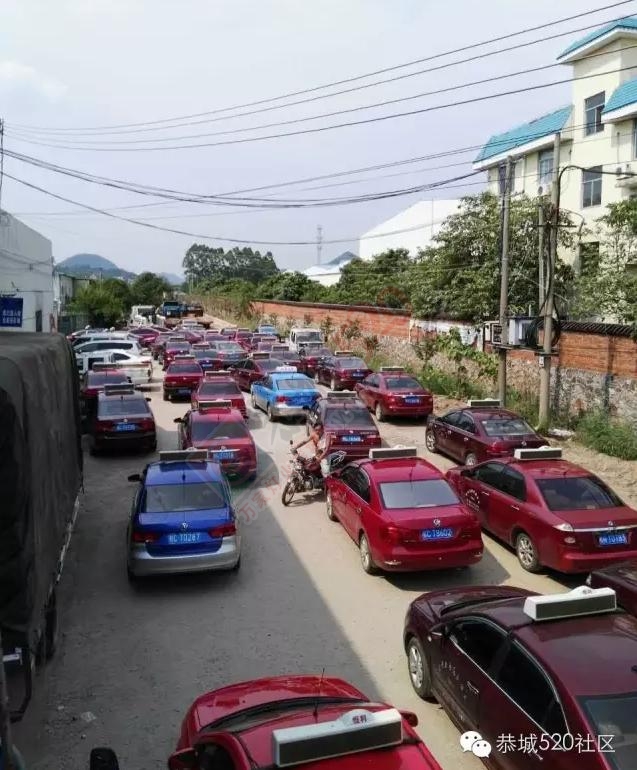 恭城出租车昨日集体罢工！都是合同惹的祸？551 / 作者:以空。 / 帖子ID:176393