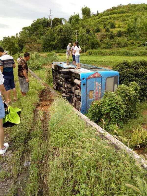 洲塘 往恭城 车祸！35 / 作者:罗少爷 / 帖子ID:176935