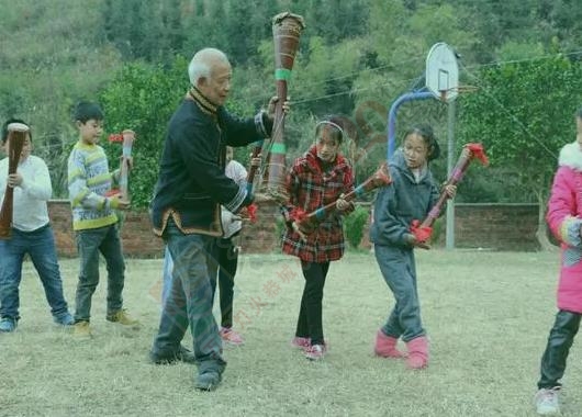 【广西日报】村村“种”文化 户户抓“家风”  ——恭城推进精神文明建设打造美丽乡...388 / 作者:深秋的落叶 / 帖子ID:177353