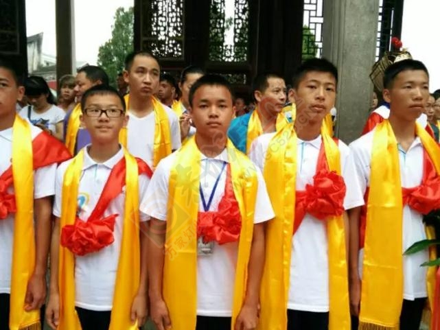 恭城举行祭孔典礼暨高考、中考优秀学子颁奖仪式259 / 作者:深秋的落叶 / 帖子ID:177589
