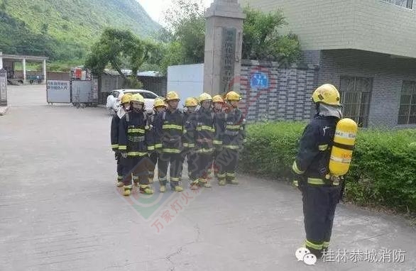 恭城消防中队深入辖区易燃易爆场所开展实战演练273 / 作者:深秋的落叶 / 帖子ID:178215