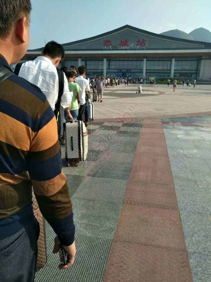 给你们感受下高铁站的气氛226 / 作者:恭城栗木人 / 帖子ID:178506