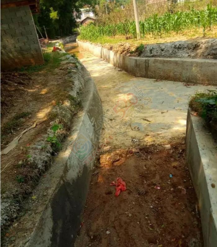 恭城某村民爆料：新修水渠地面一捅就破，村民质疑“豆腐渣工程”！660 / 作者:520小编 / 帖子ID:178857