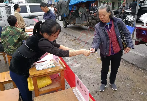 莲花镇：开展扶贫领域监督执纪问责大接访活动200 / 作者:千变万幻 / 帖子ID:179857
