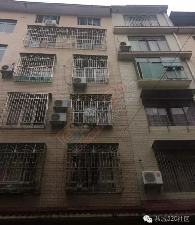 险火！滨江苑水上乐园楼顶天花板掉下来，这车被砸得不轻...537 / 作者:以空。 / 帖子ID:180125