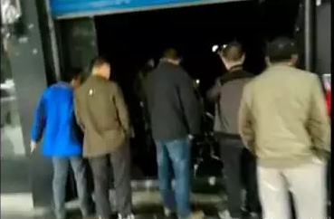 恭城滨江苑一发廊今早发生火灾，只因给电动车充电造成！损失惨重！688 / 作者:千变万幻 / 帖子ID:181084