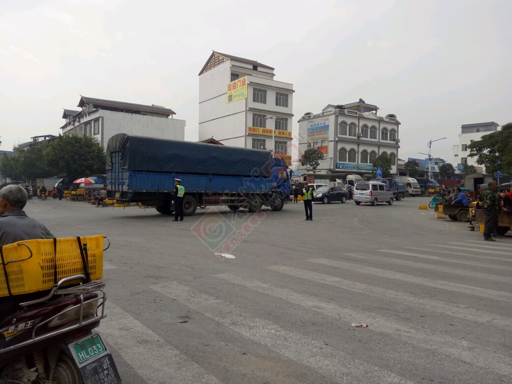 交警叔叔好样的745 / 作者:只是打酱油的 / 帖子ID:186174