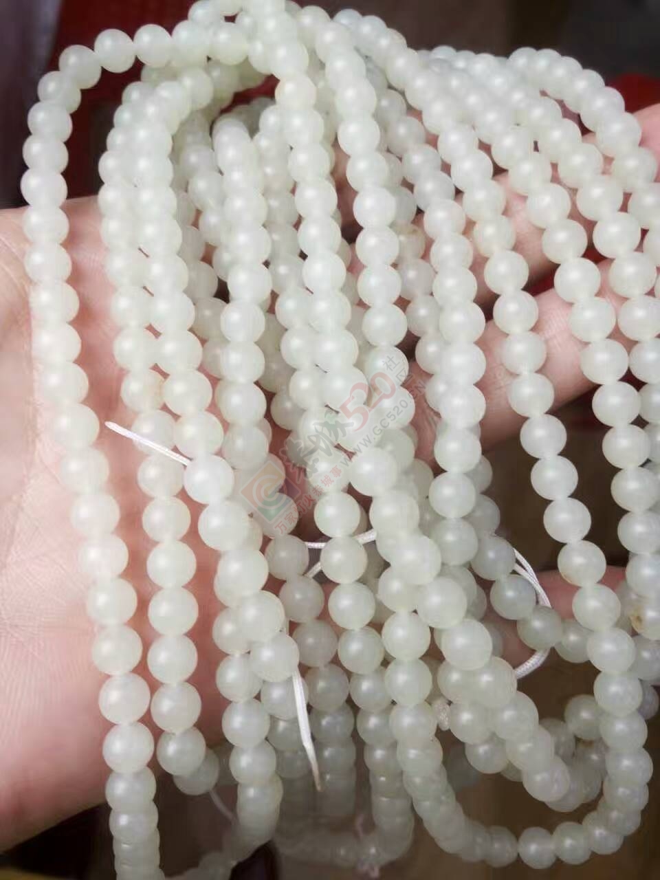 出手和田玉籽料戒子芯做的0.6珠子606 / 作者:月落风 / 帖子ID:186464