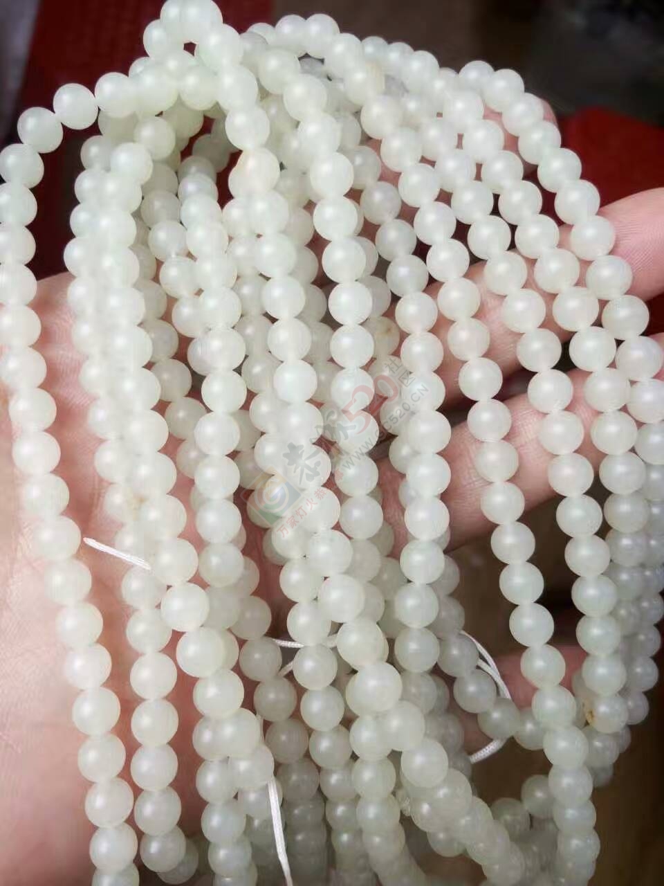 出手和田玉籽料戒子芯做的0.6珠子546 / 作者:月落风 / 帖子ID:186464