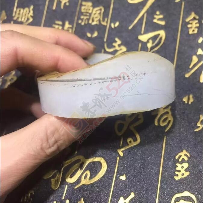 出手一个圈口53籽料镯子822 / 作者:月落风 / 帖子ID:190914