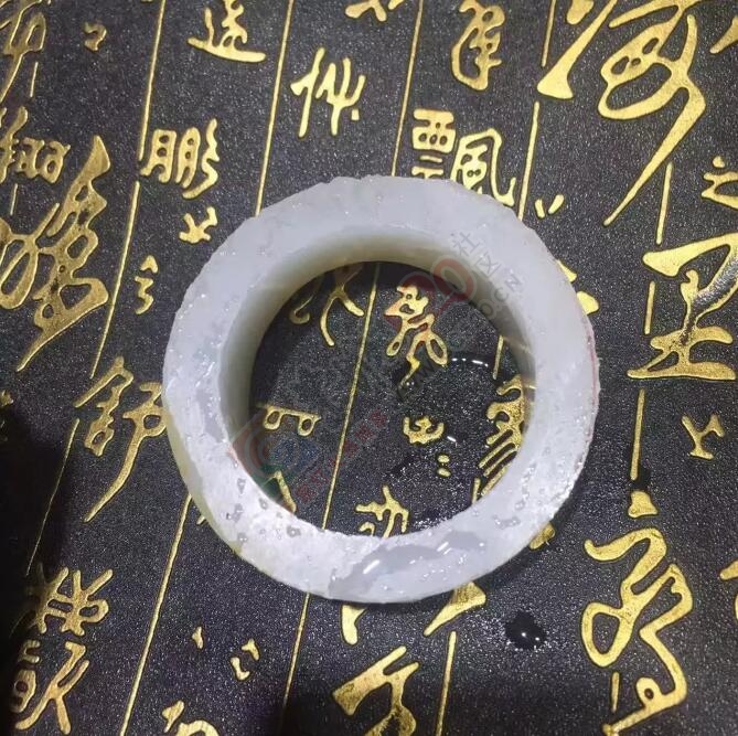 出手一个圈口53籽料镯子956 / 作者:月落风 / 帖子ID:190914