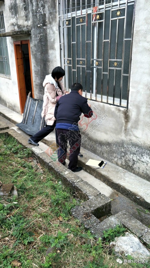 近日栗木各村遭入室盗窃，盗贼太猖狂被发现后居然还打人， 请大家注意防范！459 / 作者:社区小编 / 帖子ID:193151