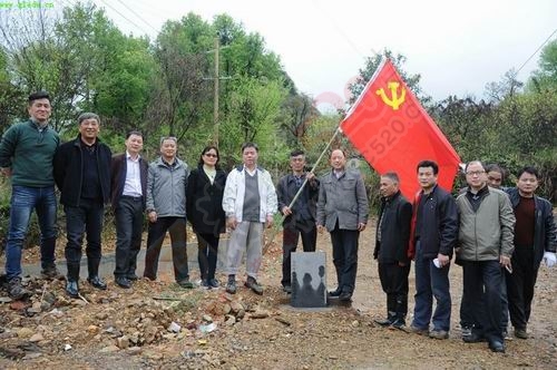 市教育局领导干部深入恭城扶贫联系点开展植树和水利劳动302 / 作者:一路坚持 / 帖子ID:206753