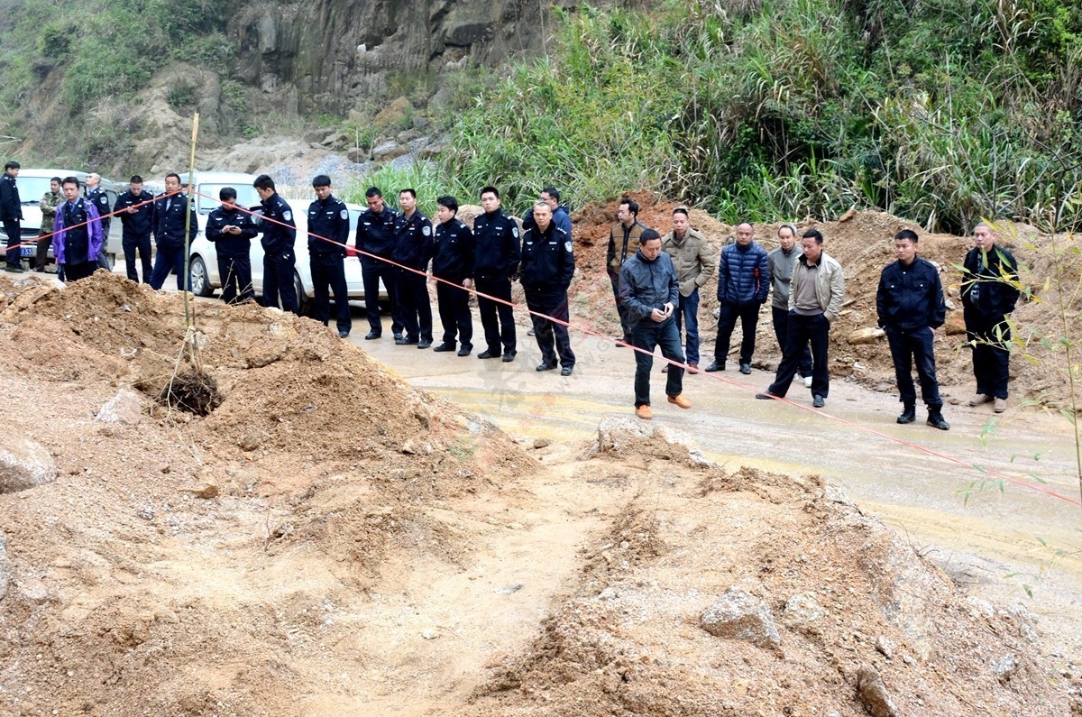 恭城县政府组织联合执法，重拳打击非法采山砂行为，莲花镇一非法采山砂场被查！628 / 作者:绎苒 / 帖子ID:206878