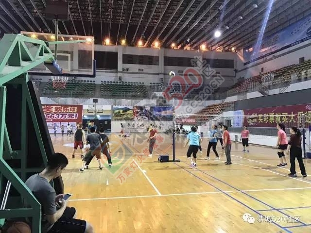 网友爆料：打篮球难！恭城民族体育馆篮球场已沦为气排球和羽毛球场268 / 作者:社区小编 / 帖子ID:207076