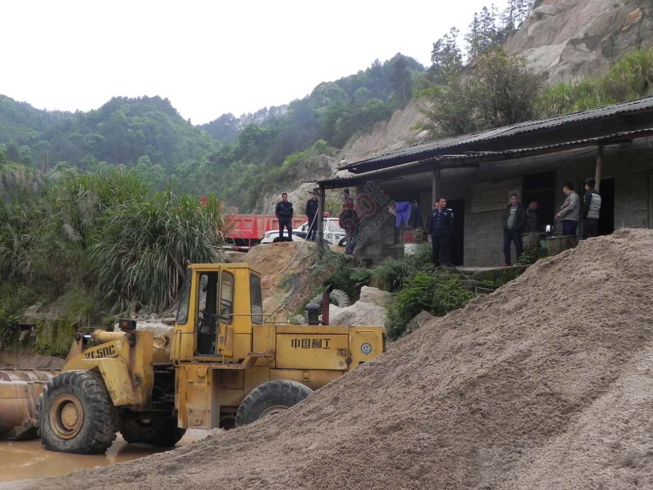 出奇兵，恭城县又成功端掉一个非法盗采山砂点43 / 作者:以空。 / 帖子ID:207214