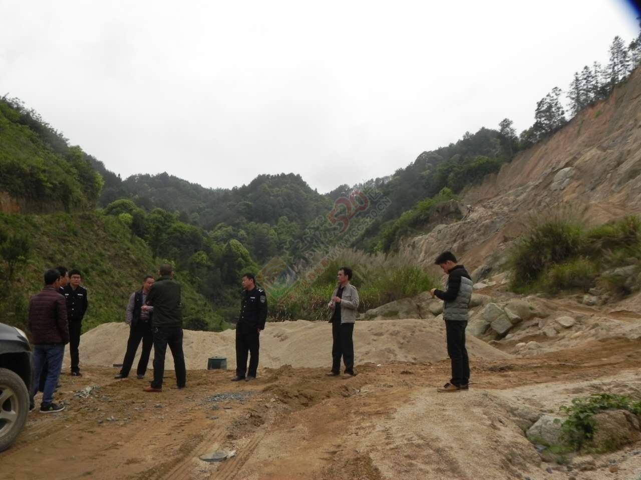出奇兵，恭城县又成功端掉一个非法盗采山砂点450 / 作者:以空。 / 帖子ID:207214