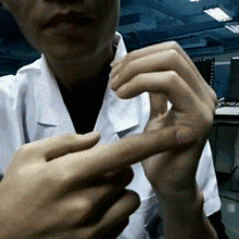 用两个手指夹住耳朵揉15下，奇迹发生了！中医亲自演示~199 / 作者:健康小天使 / 帖子ID:207683