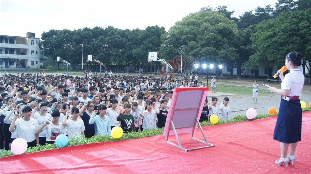 五月的鲜花，绽放的青春 ——栗木镇初级中学团总支部举行入团宣誓仪式398 / 作者:小小牵牛花 / 帖子ID:225446