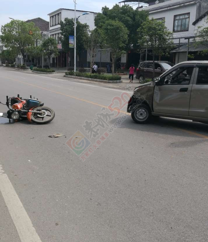新街又是车祸 貌似还是撞了老人家！！！498 / 作者:baby甜心 / 帖子ID:226807