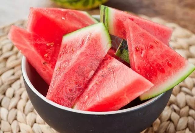 夏季吃西瓜不可少，扒一扒关于吃西瓜的那些事儿！297 / 作者:绎苒 / 帖子ID:227457