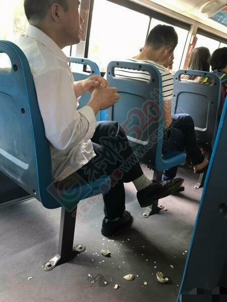 公交车上的一幕，你怎么看？837 / 作者:快乐至上 / 帖子ID:227527