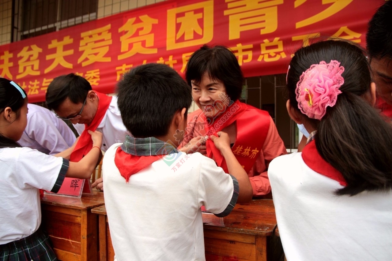桂林市青春扶贫关爱贫困青少年六一慰问活动在我县举行11 / 作者:豌豆公主 / 帖子ID:231112