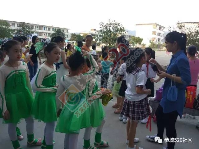 栗木小学举行六一儿童节文艺晚会，现场气氛火爆了！596 / 作者:jphzy / 帖子ID:232073