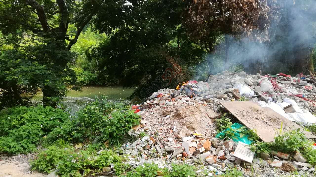 茶江上游凤凰山脚铁路下垃圾堆成山740 / 作者:茶江人 / 帖子ID:232122