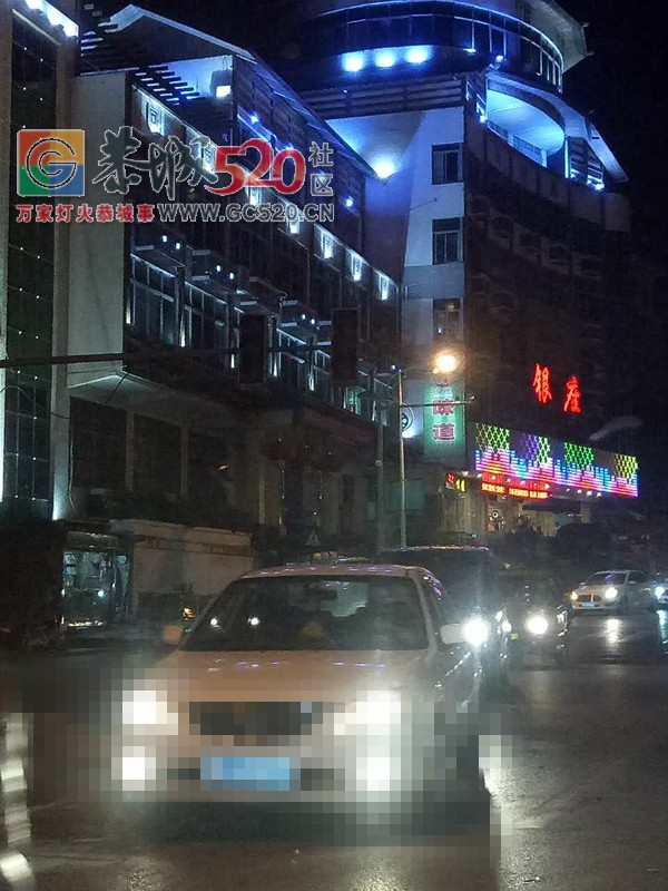 银座门口的这个红绿灯老有问题， 打算把我困到什么时候?13 / 作者:日你仙人板板 / 帖子ID:232230