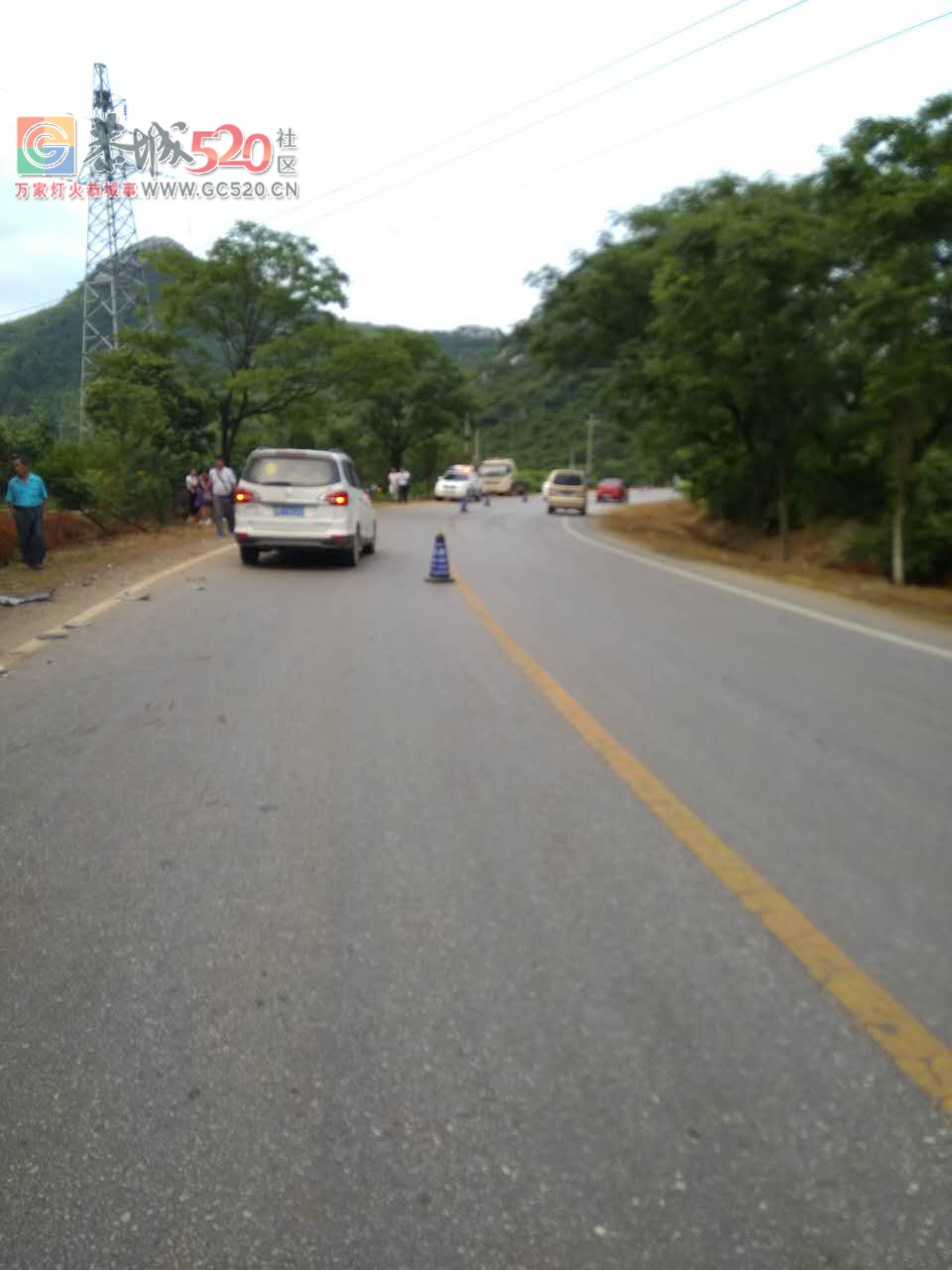 虎尾老园艺场山场转弯处发生一起交通事故，摩托车司机腿部骨折449 / 作者:以空。 / 帖子ID:232228
