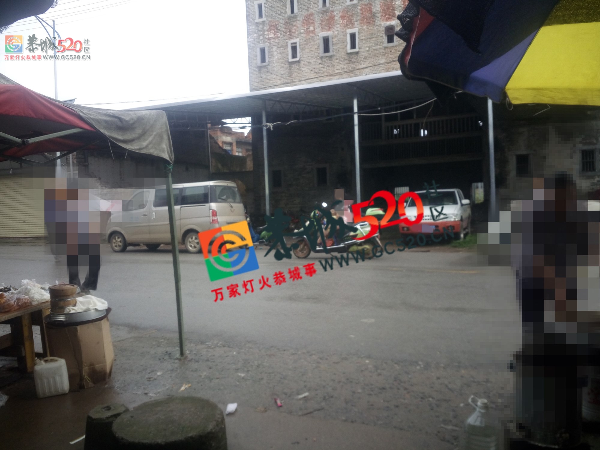 西岭老当铺门口又开始搭棚子了 ， 有没有人管啊！！一个西岭镇村民想说的话！405 / 作者:该做的事情 / 帖子ID:232295