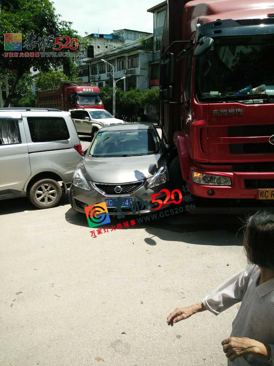 又是车祸！！老车站物资局门口！934 / 作者:啤酒加烤串儿 / 帖子ID:232310